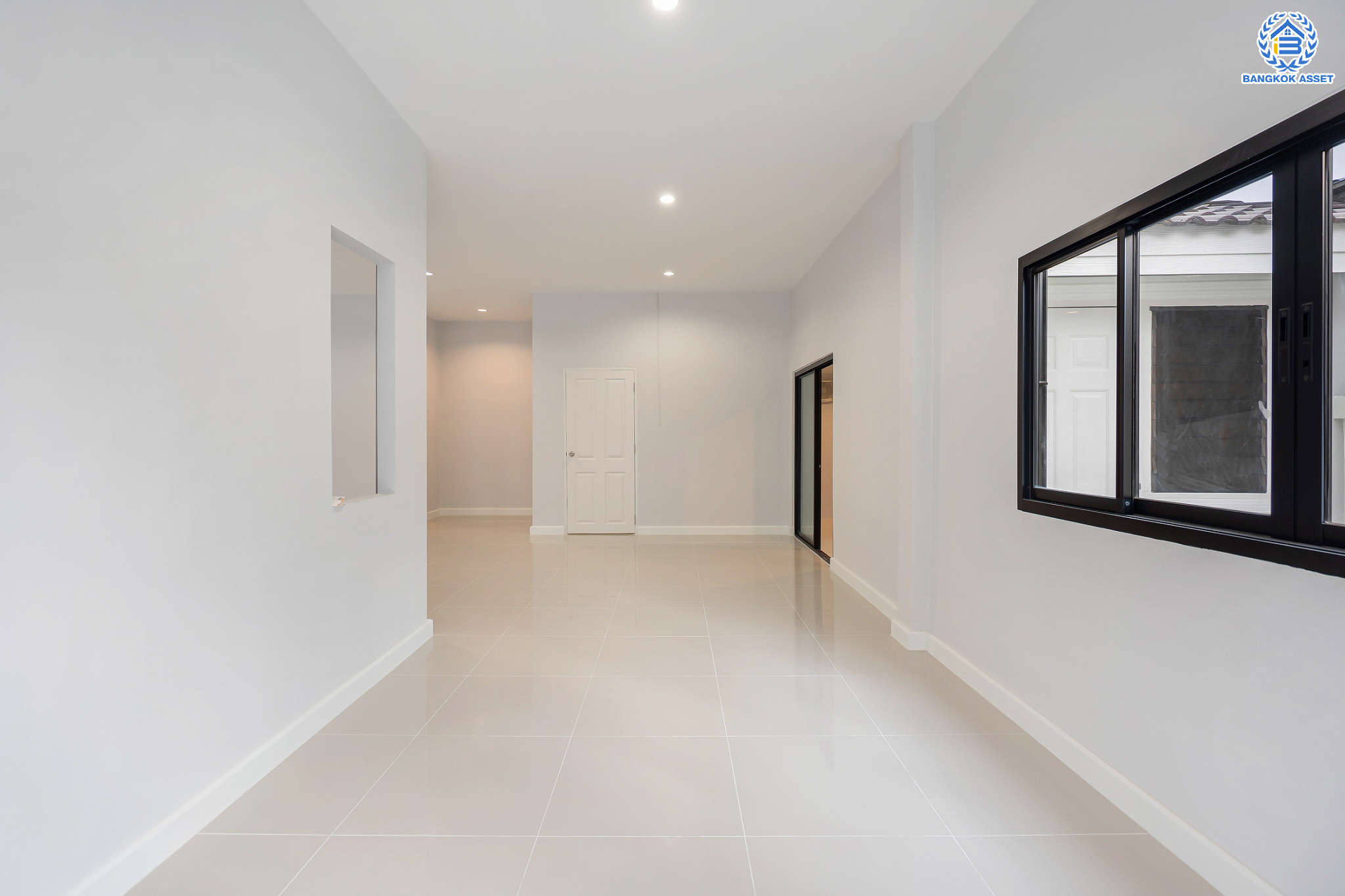 บ้านมือสองตกแต่งใหม่ ม.บูรพา12 ดอนเมือง บ้านเดี่ยว เนื้อที่ 50 ตร.ว. ฟังก์ชัน 4 ห้องนอน 2 ห้องน้ำ จอดรถได้ 2 คัน บนทำเลดีที่สุด ใกล้สนามบินดอนเมือง ทางด่วน "ศรีสมาน" และรถไฟฟ้าสายสีแดง "สถานีดอนเมือง"